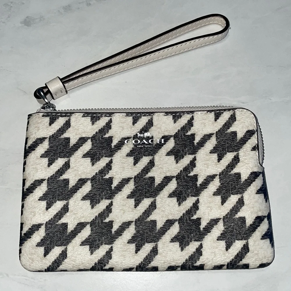 NWT Coach Houndstooth Wristlet